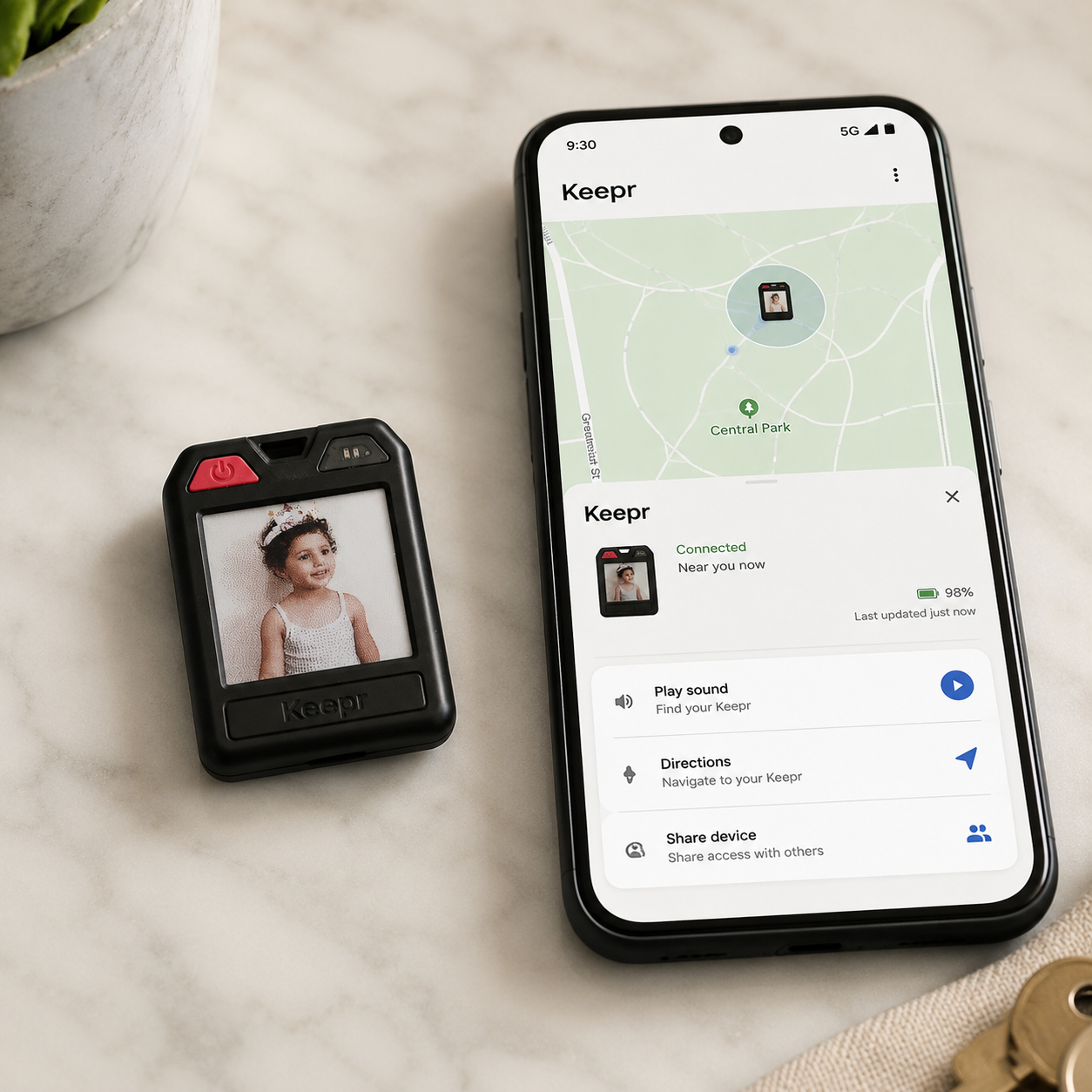 Smart Tracker with Color E‑Ink Photo Screen